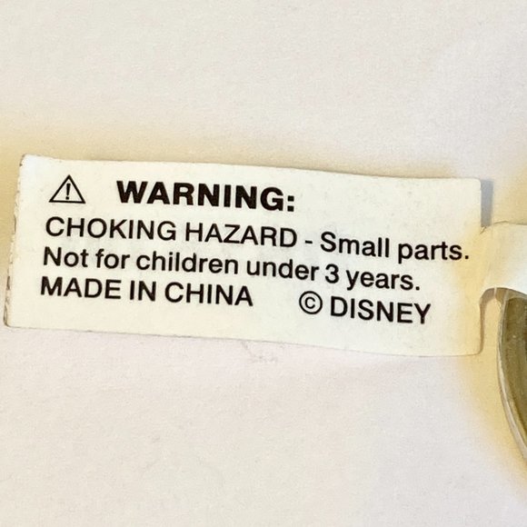 Vintage Disney Pirates of the Caribbean Keychain Keyring Skull Crossbones - Picture 7 of 9